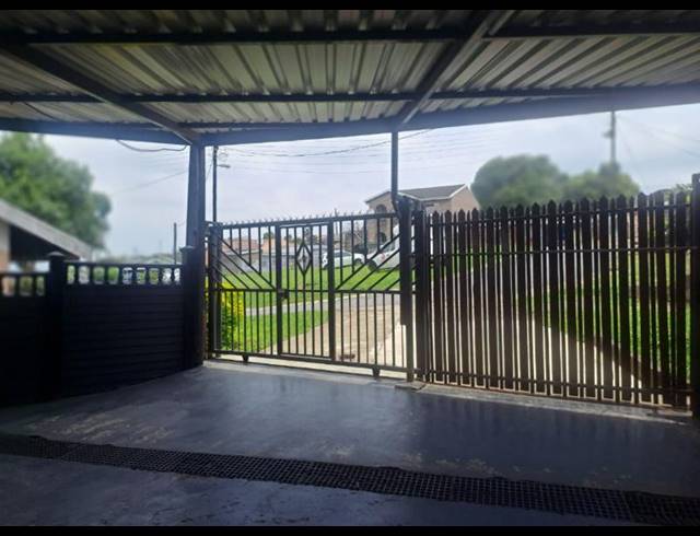 2 BEDROOM HOUSE FOR SALE IN WOODLANDS